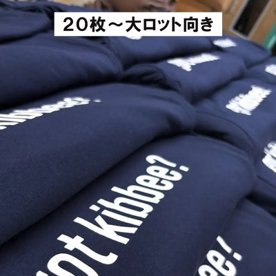 シルクスクリーンは20枚から大ロット向き｜同デザインパーカーの量産風景